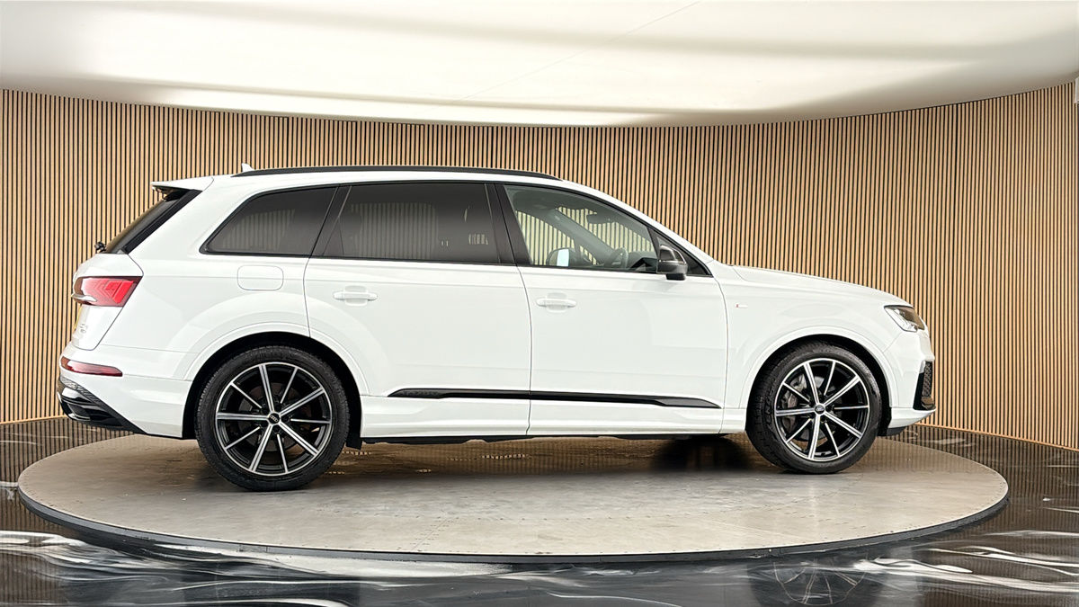 More views of Audi Q7
