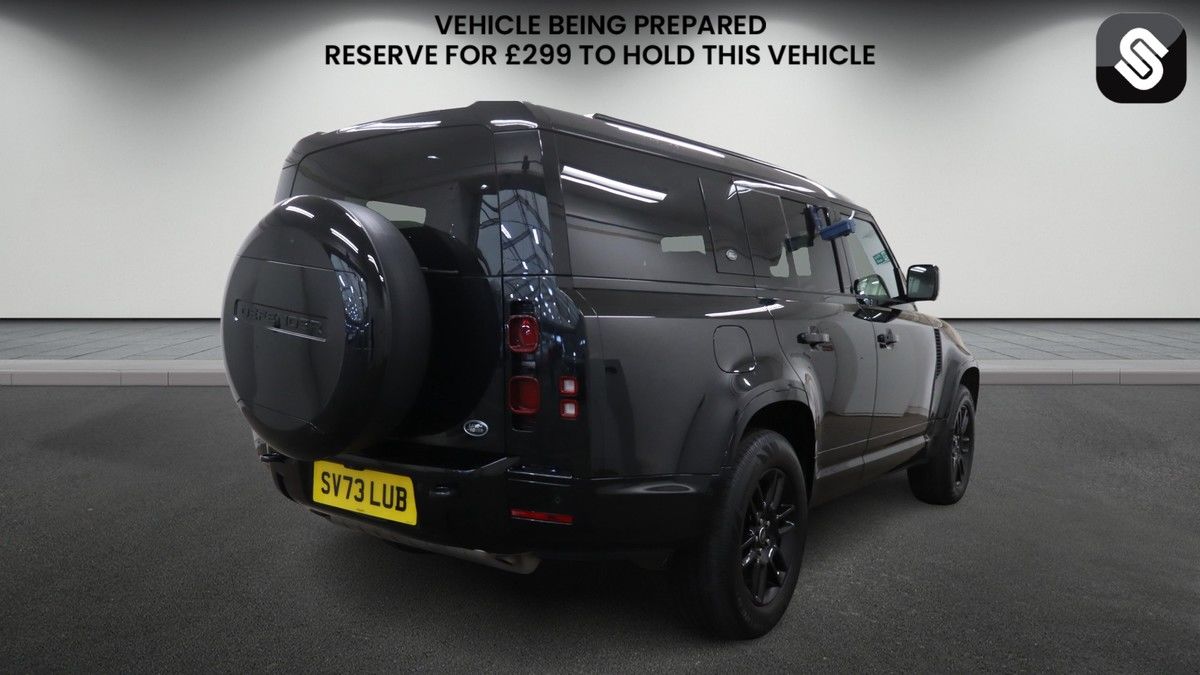 Land Rover Defender 130 Image 4