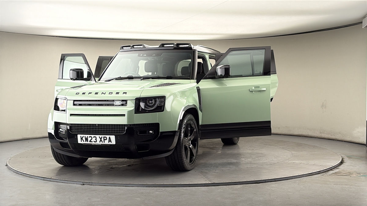 More views of Land Rover Defender 110