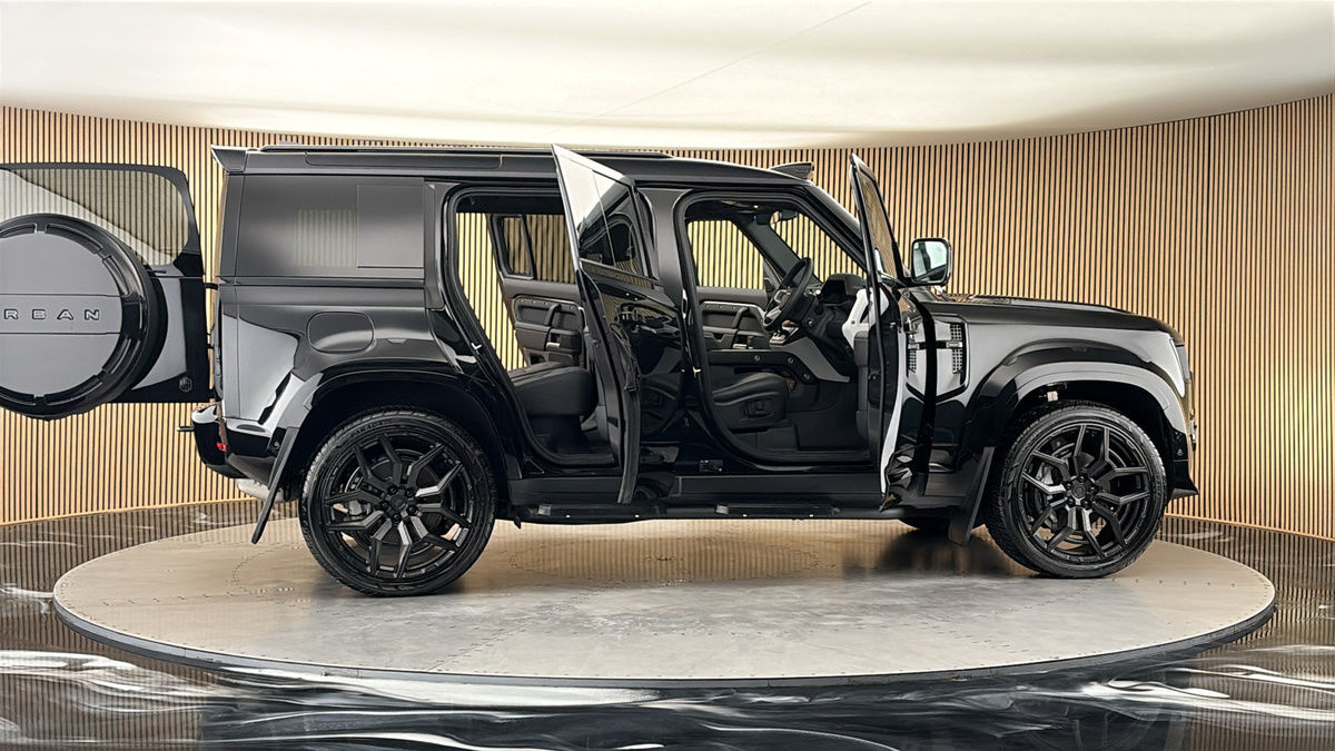More views of Land Rover Defender 110