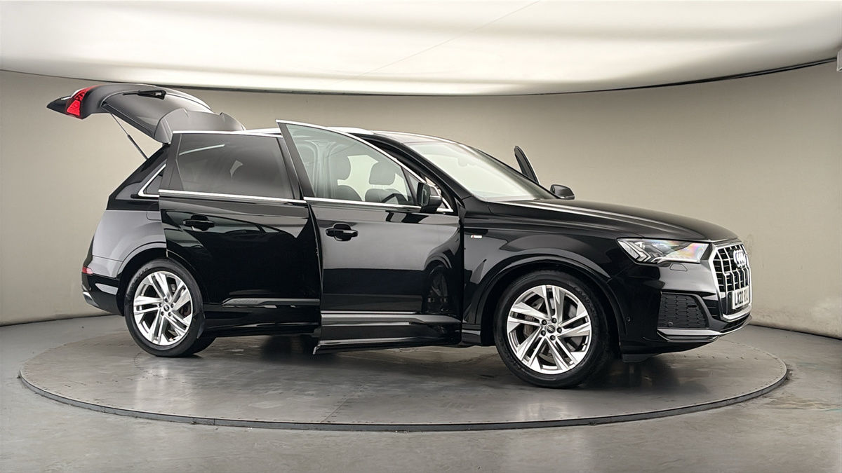 More views of Audi Q7