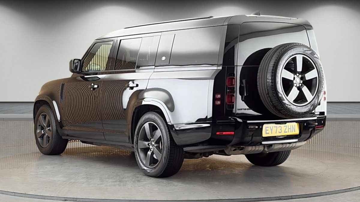 Land Rover Defender 130 Image 2