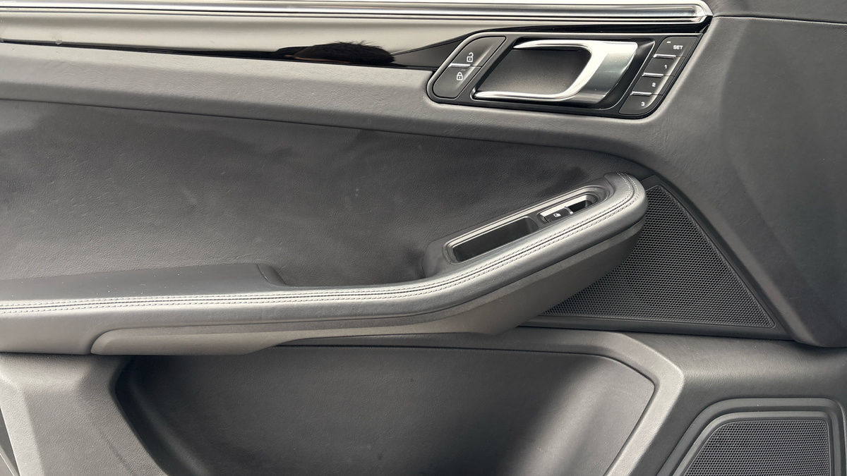 Porsche Macan Image 19