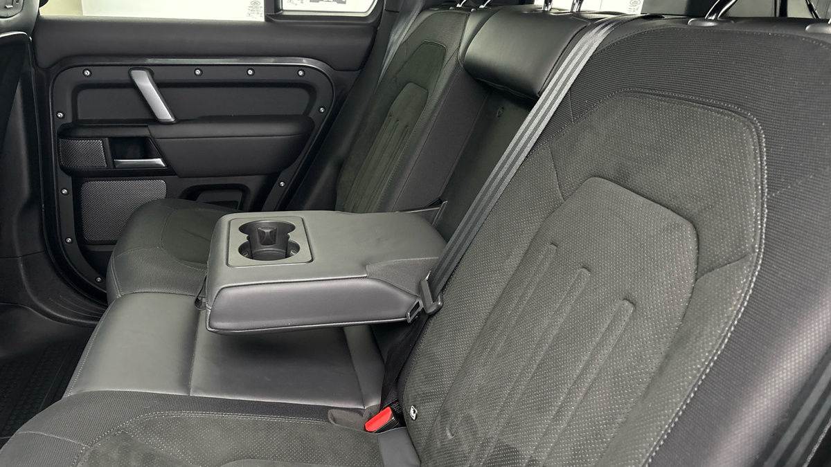 Land Rover Defender 110 Urban Image 18