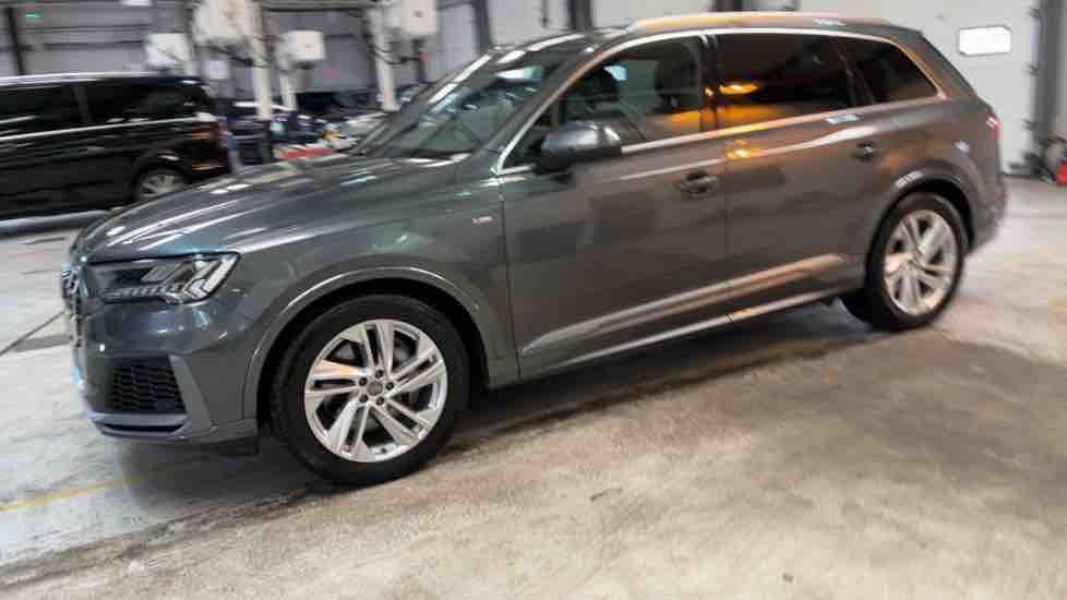 More views of Audi Q7