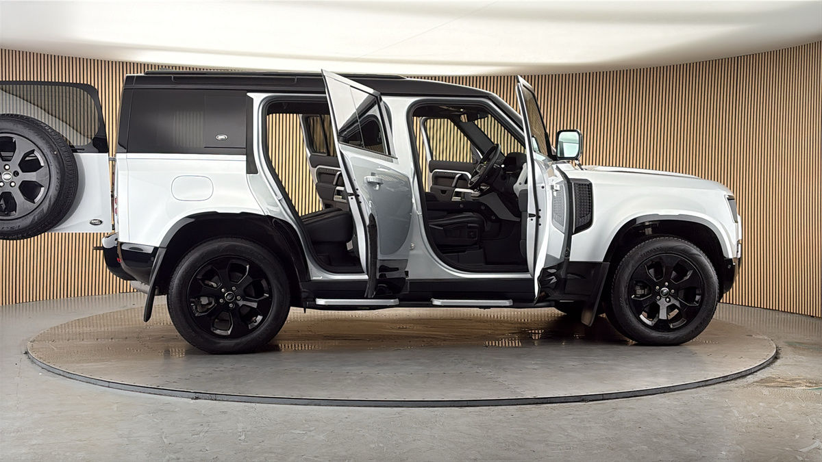 More views of Land Rover Defender 110