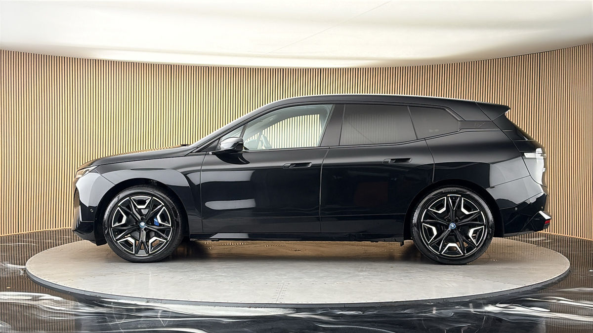 BMW iX Image 16