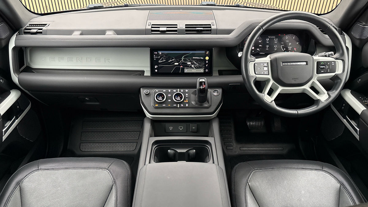 Land Rover Defender 110 Image 12