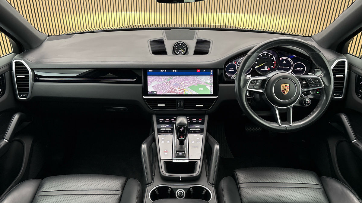 Porsche Cayenne Image 12