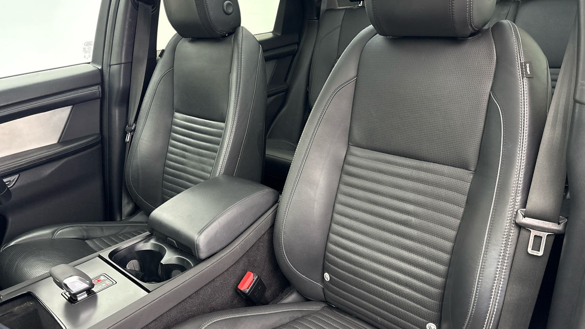 Land Rover Discovery Sport Image 7