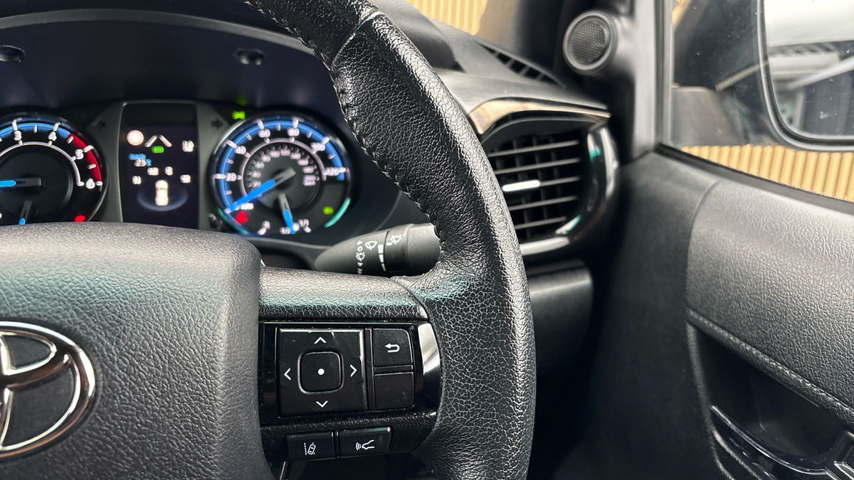 Toyota Hilux Image 14