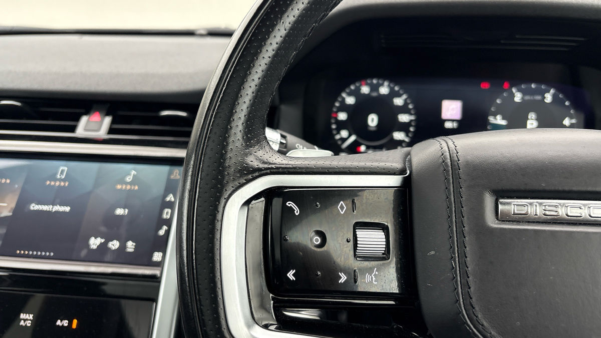 Land Rover Discovery Sport Image 13