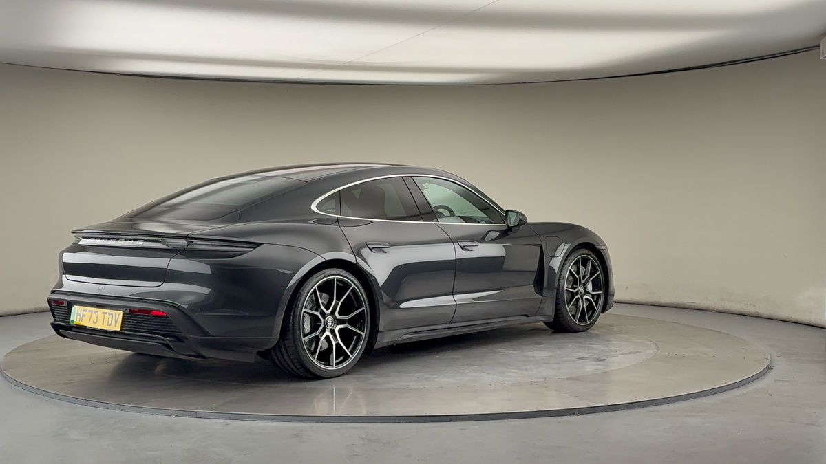 Porsche Taycan Image 21