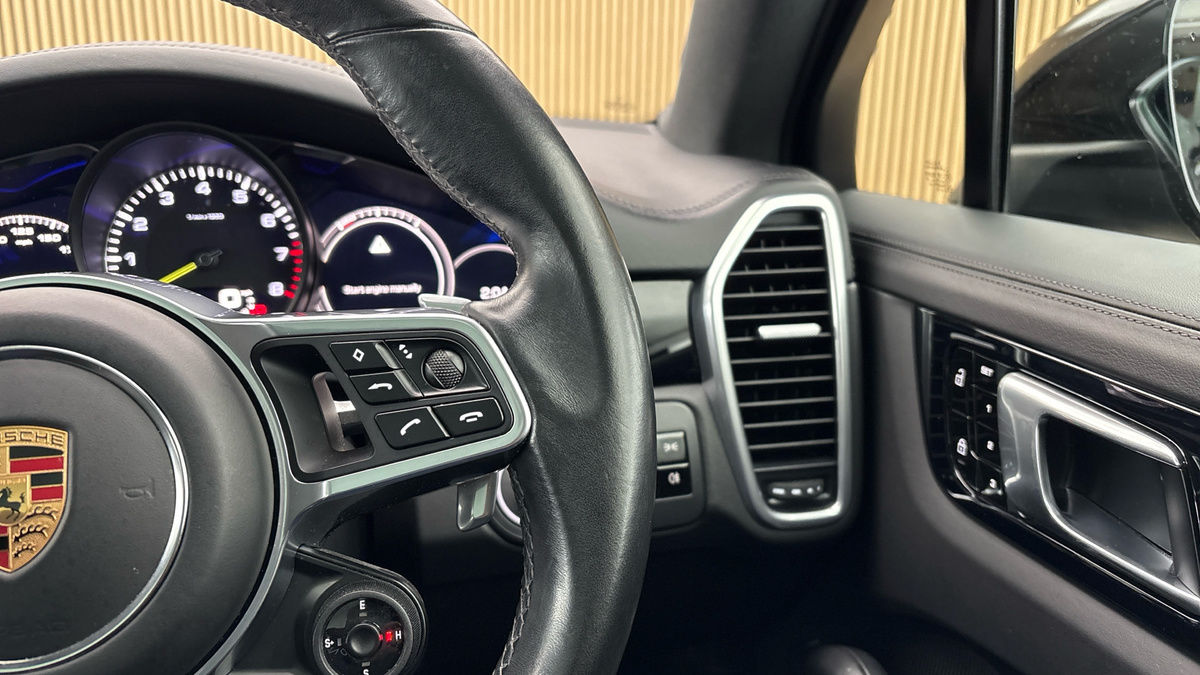 Porsche Cayenne Image 14