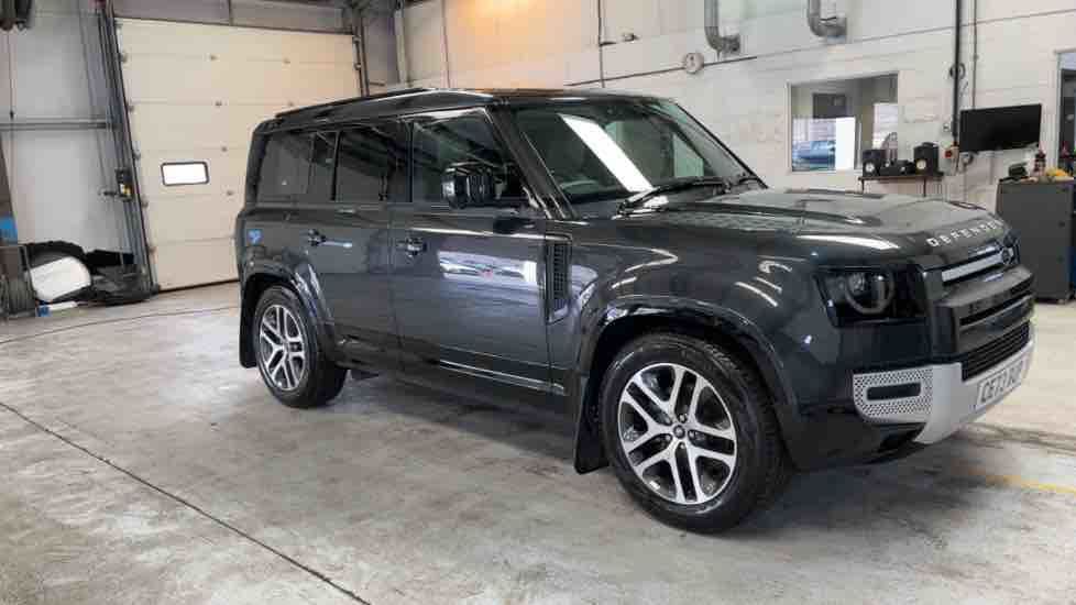 More views of Land Rover Defender 110