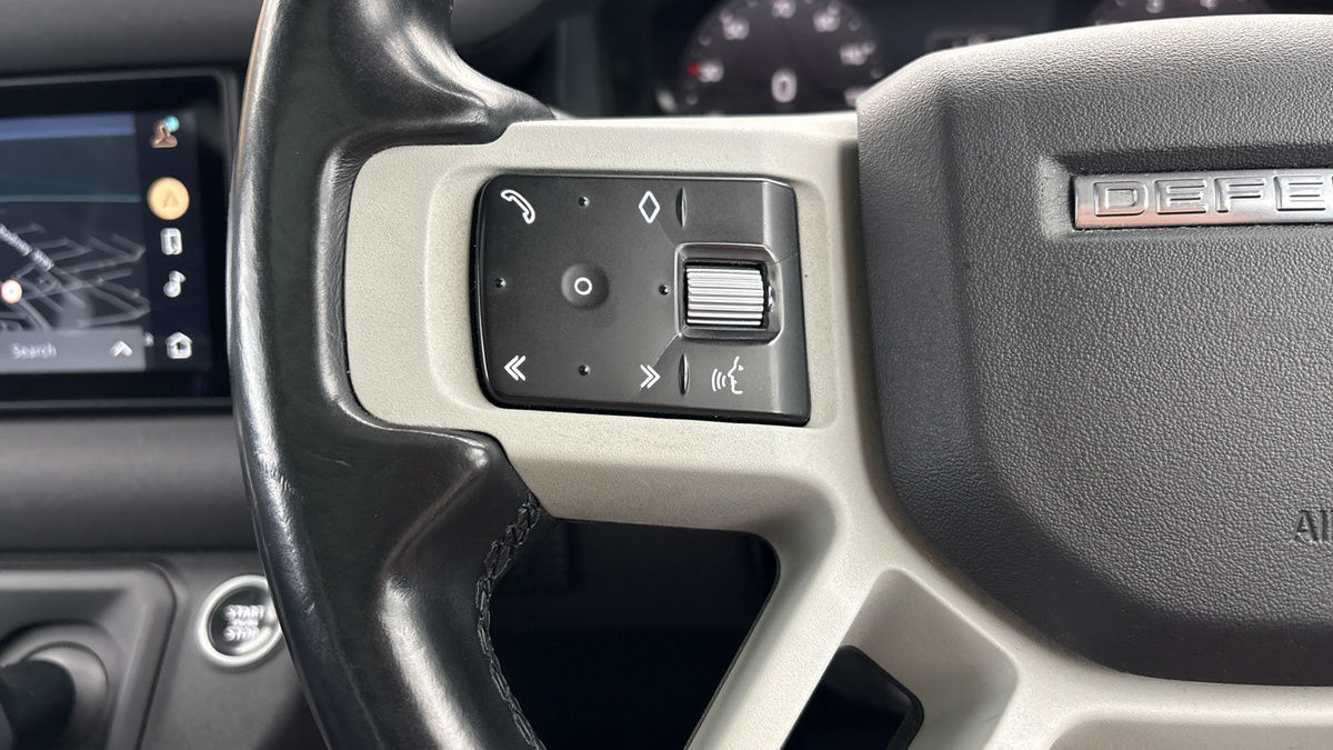 Land Rover Defender 90 Image 13