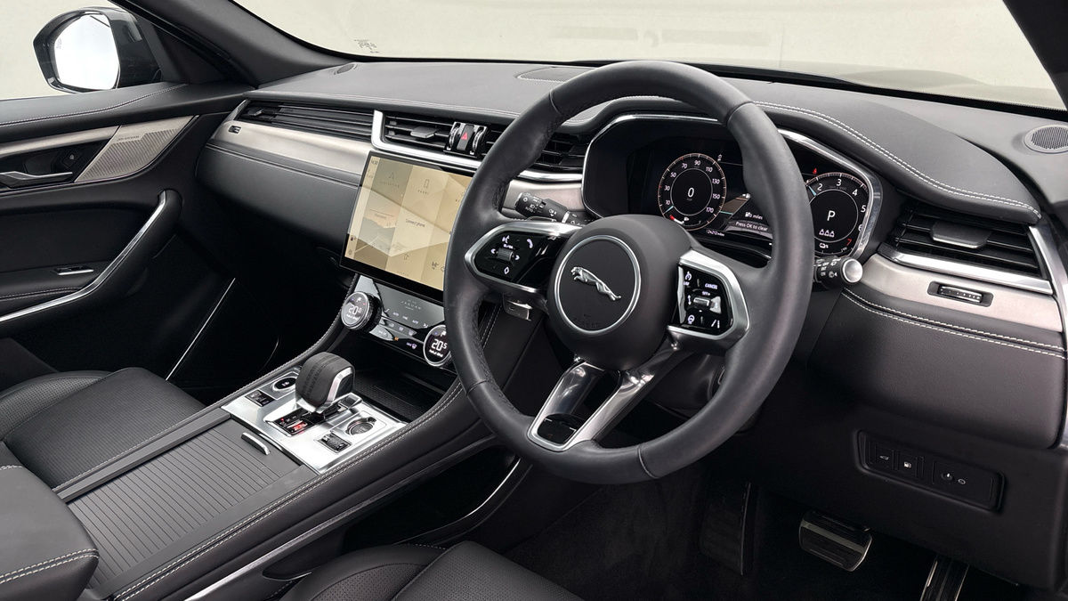 Jaguar F-PACE Image 5