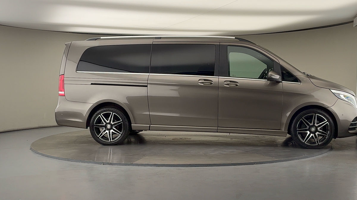 Mercedes-Benz V Class Image 16