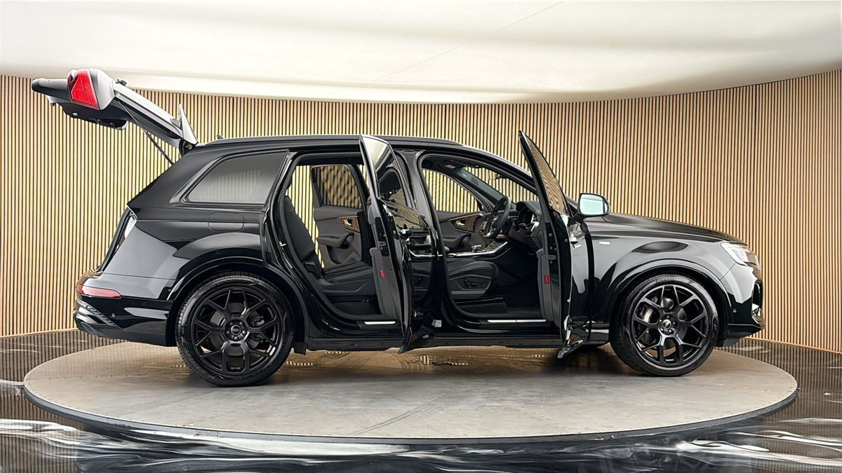 More views of Audi Q7
