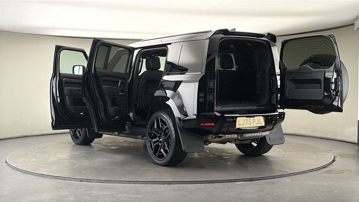 Land Rover Defender 110 Urban Image 23