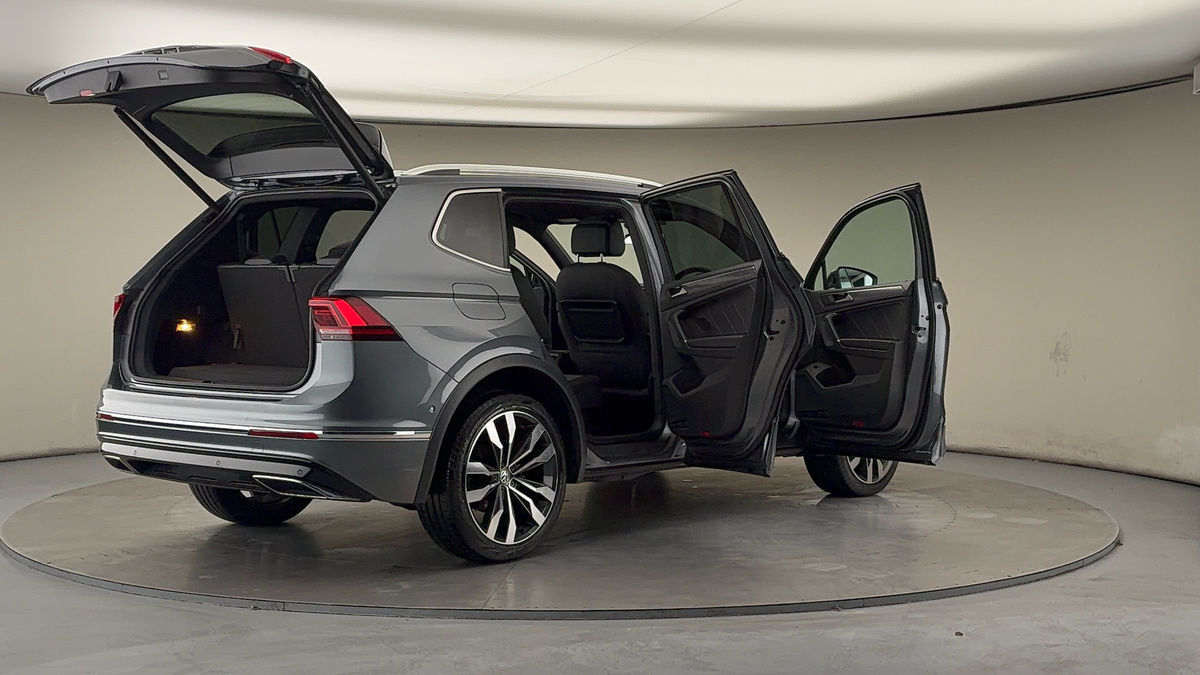 More views of Volkswagen Tiguan Allspace