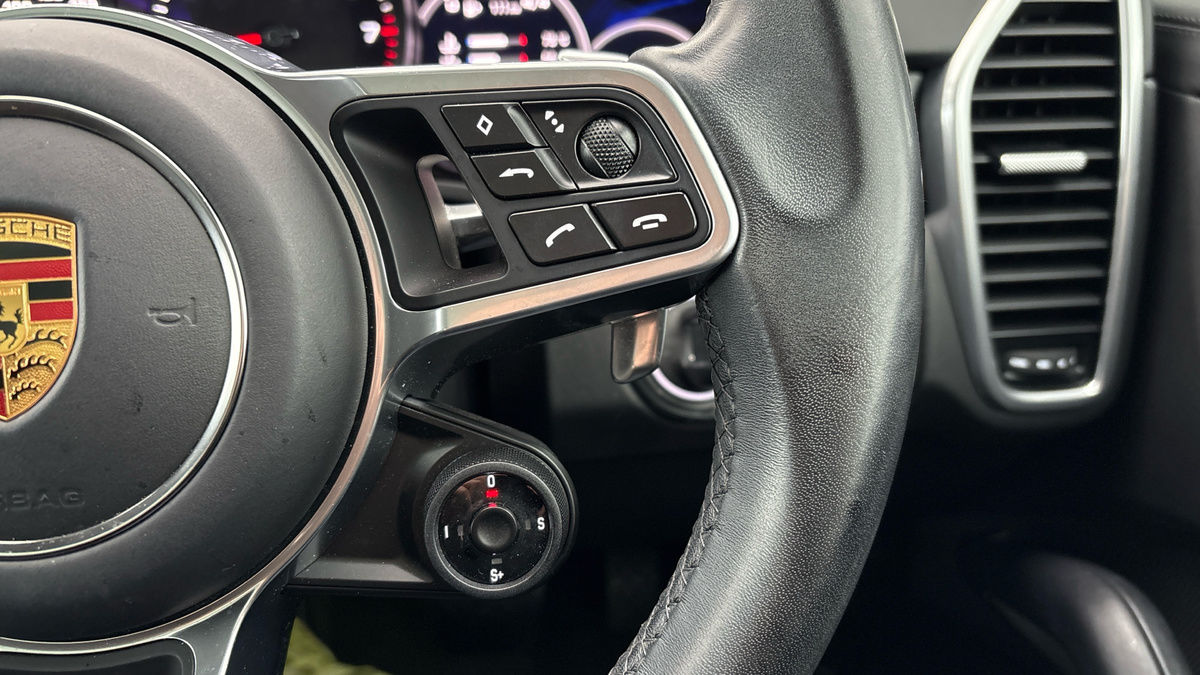 Porsche Cayenne Image 14