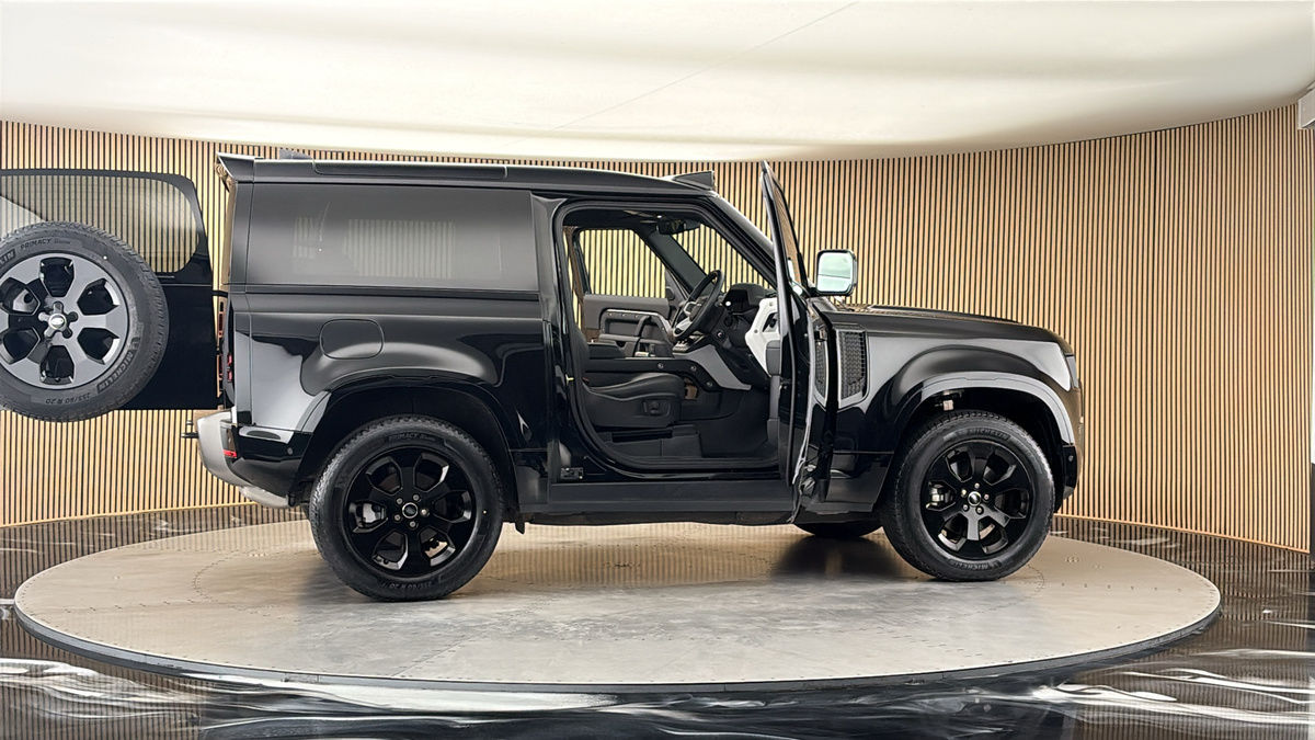 More views of Land Rover Defender 90
