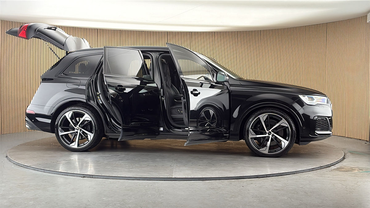 More views of Audi SQ7