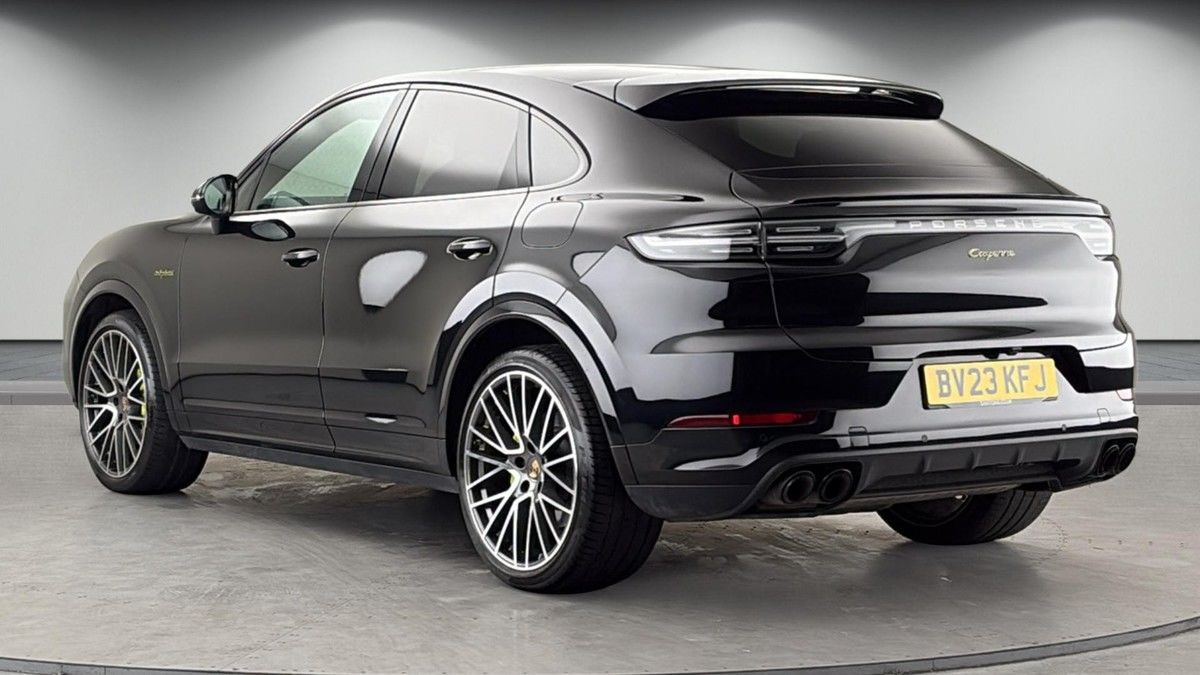 Porsche Cayenne Image 2
