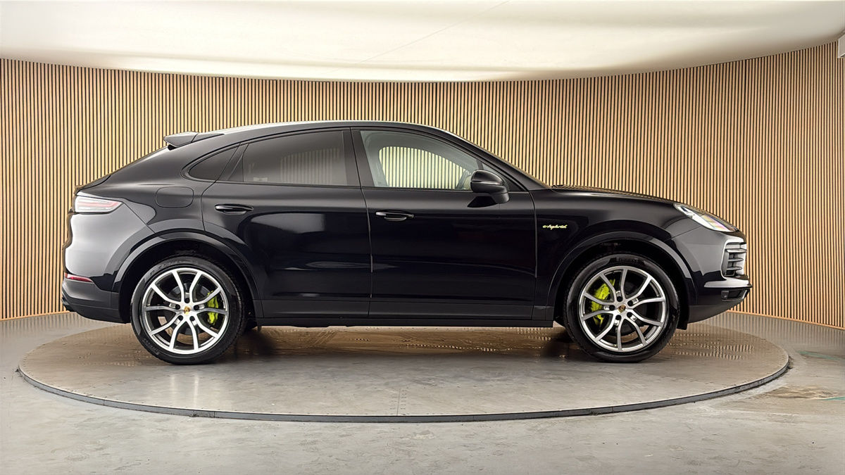 Porsche Cayenne Image 16