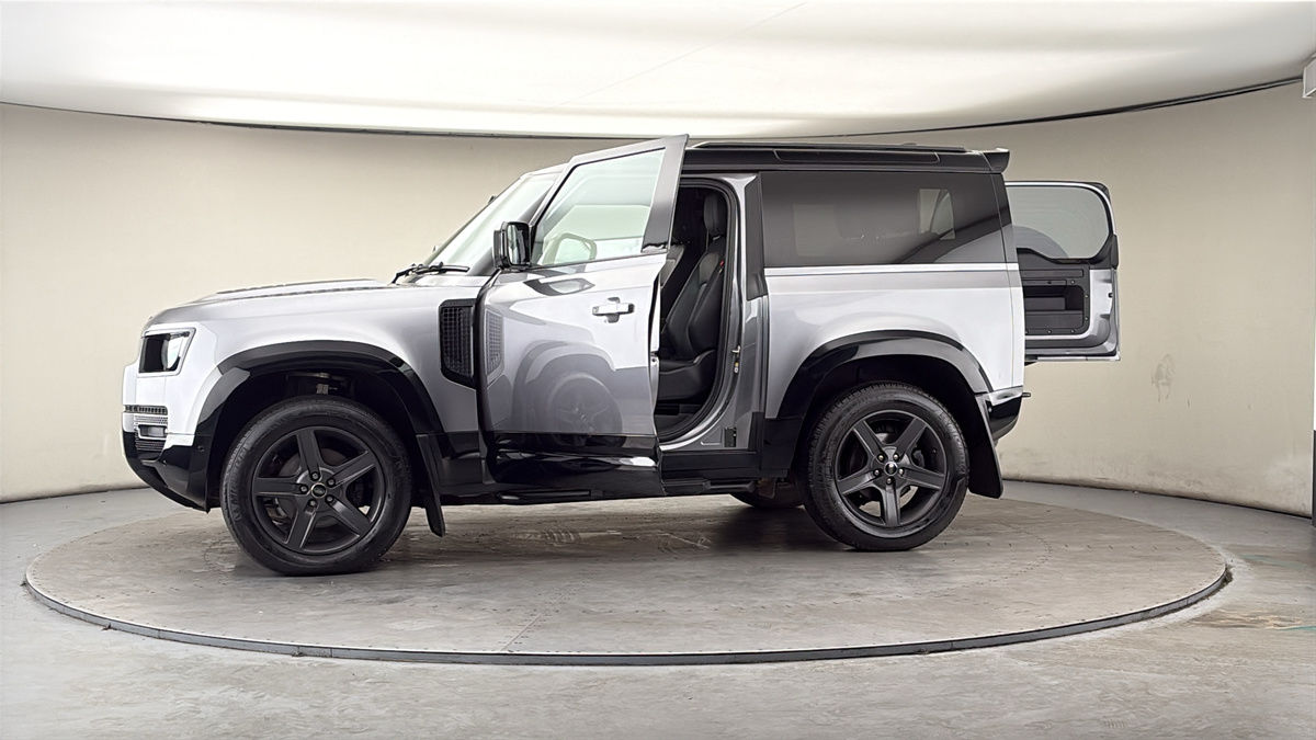More views of Land Rover Defender 90