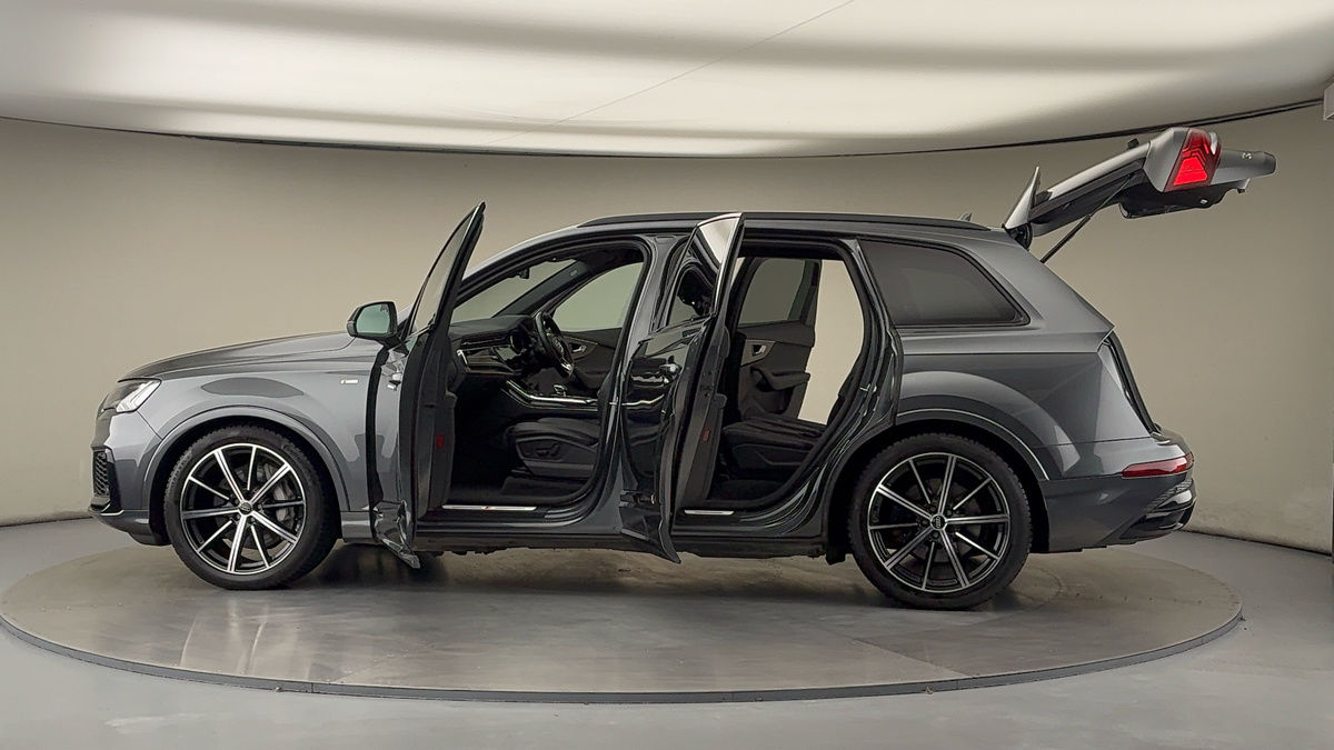 More views of Audi Q7