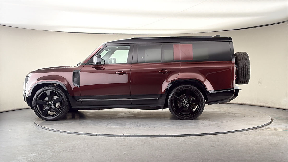 Land Rover Defender 130 Image 15