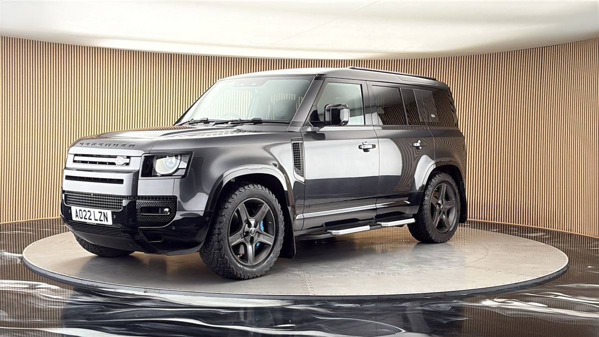 Land Rover Defender 110 Image 20