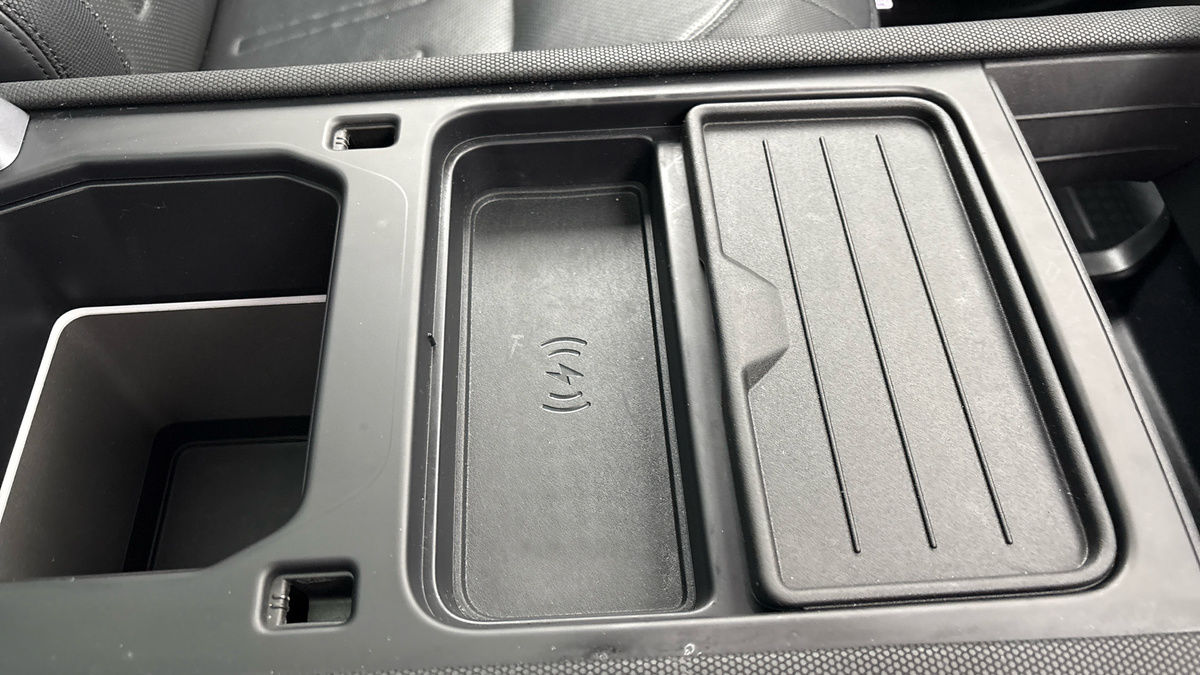 Land Rover Defender 110 Image 32
