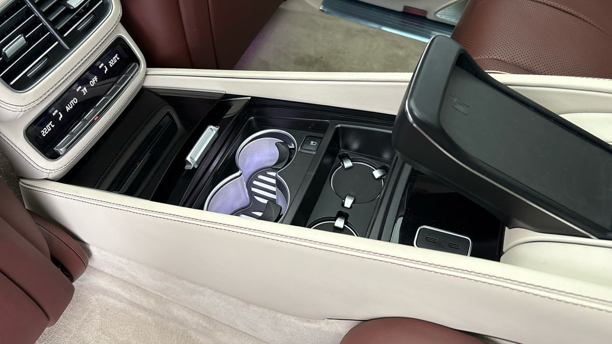 Mercedes-Benz Maybach GLS Image 34