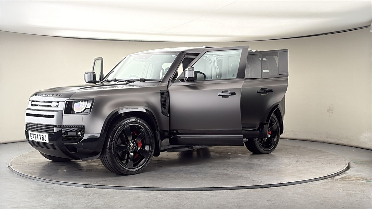 Land Rover Defender 110 Image 22