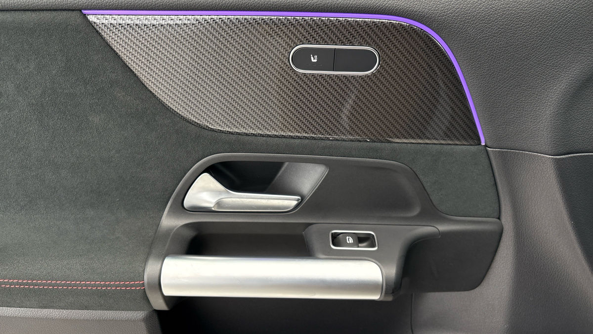 Mercedes-Benz GLA Image 19
