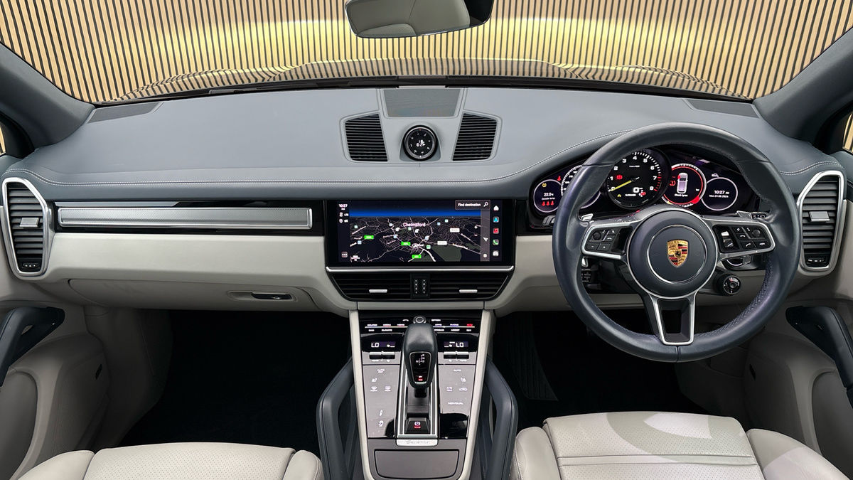 Porsche Cayenne Image 12