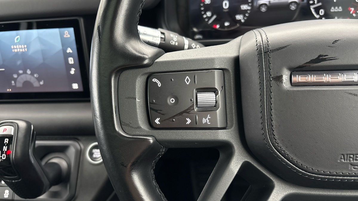 Land Rover Defender 110 Image 13