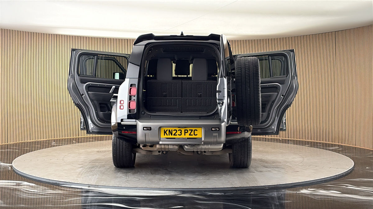 More views of Land Rover Defender 110