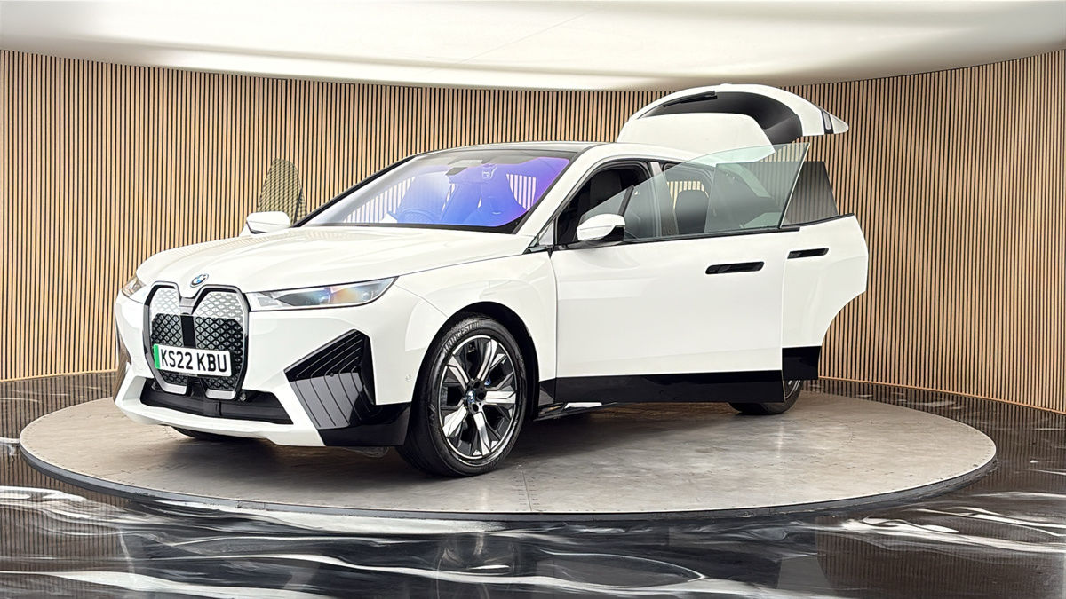 More views of BMW iX