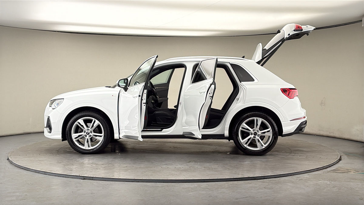 More views of Audi Q3