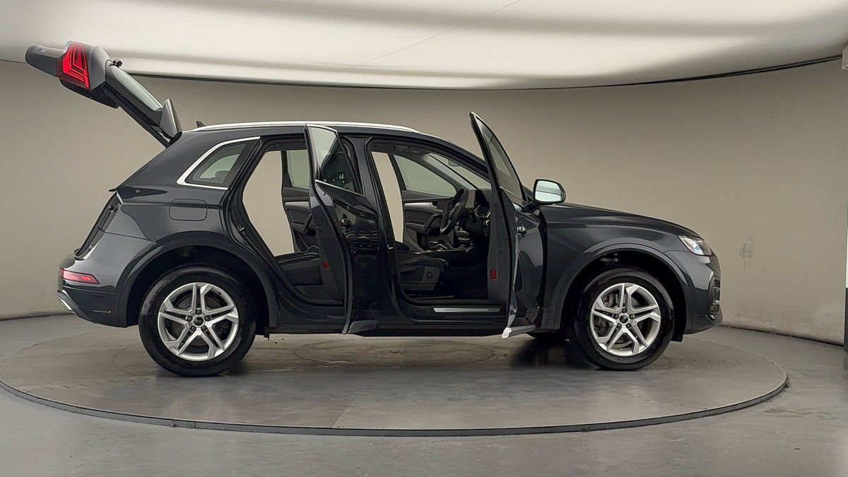 More views of Audi Q5