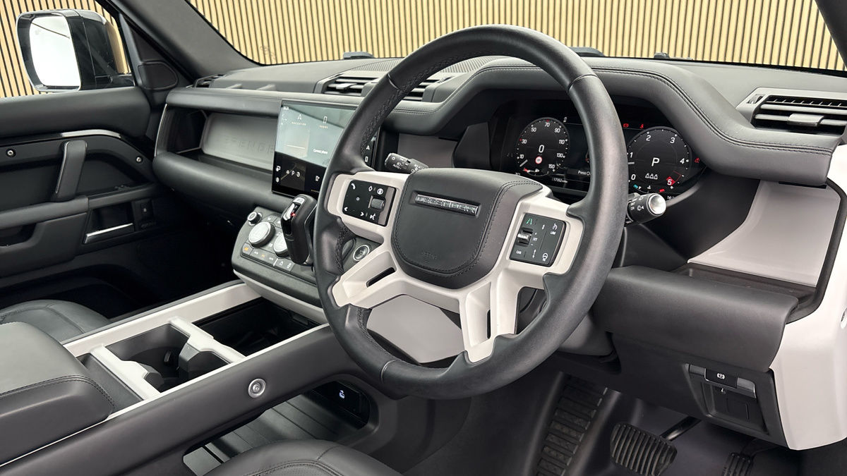 Land Rover Defender 110 Image 5