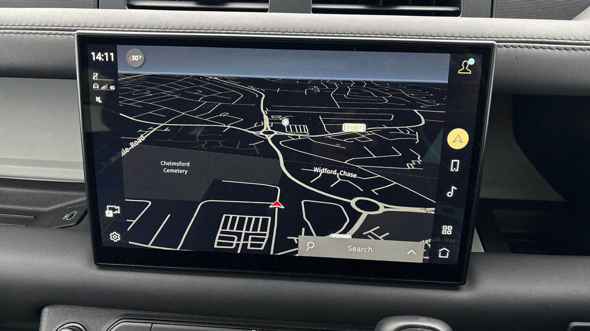 Land Rover Defender 110 Image 17
