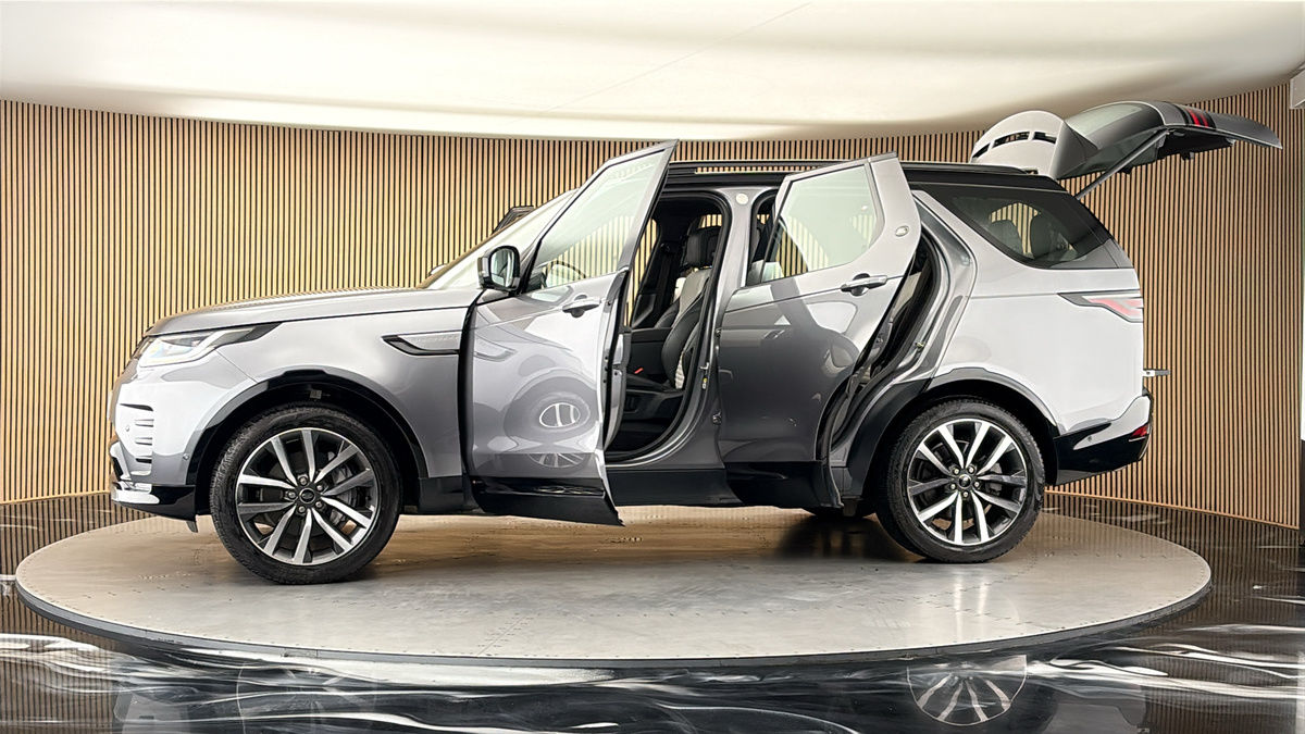 More views of Land Rover Discovery