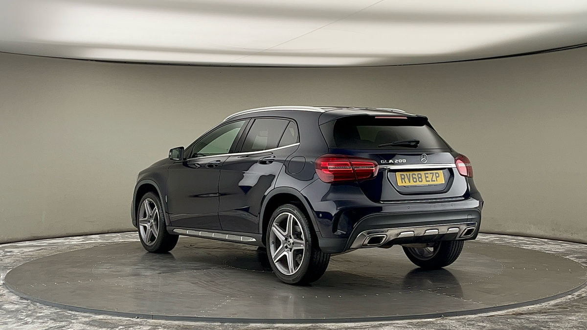 Mercedes-Benz GLA Image 2