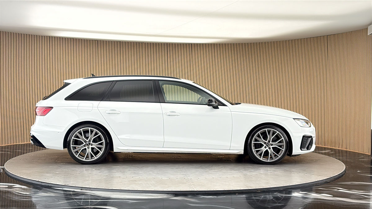 Audi S4 Avant Image 16