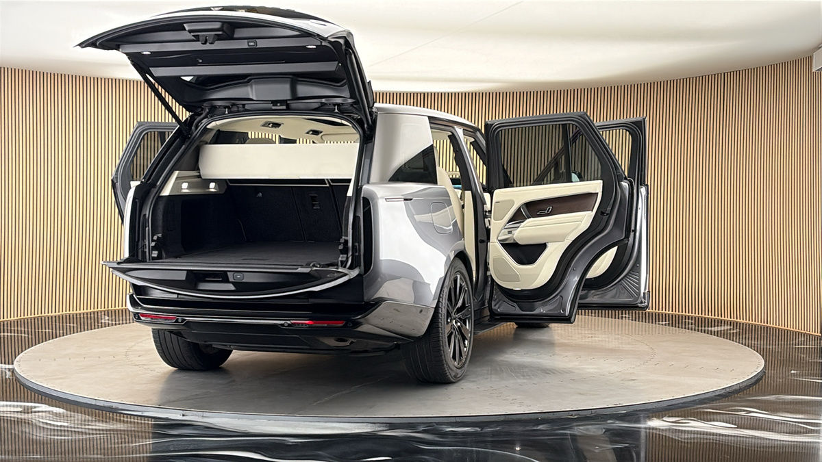 More views of Land Rover Range Rover